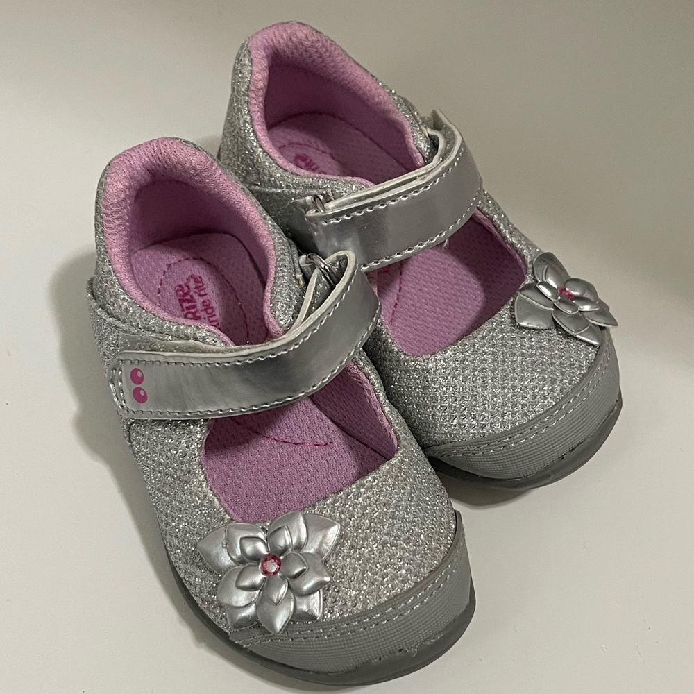 Stride Rite Suprize silver glitter toddler shoes size 4